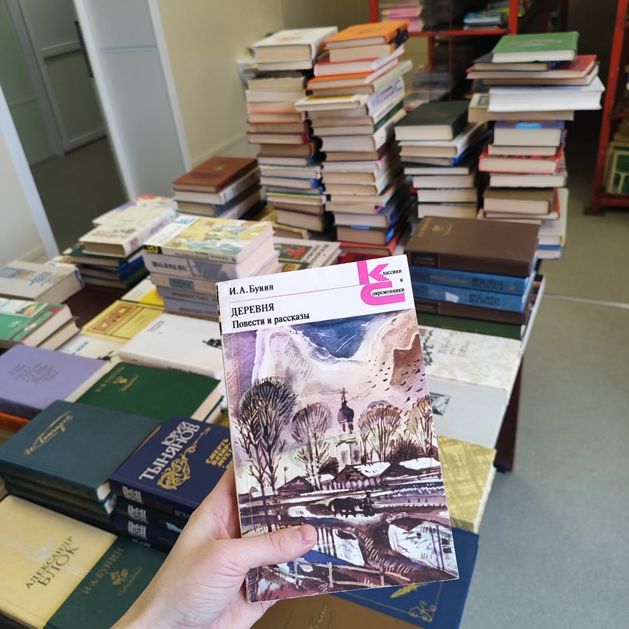 Книжный подарок родной школе: мы получили в подарок 108 кг художественной литературы!!!.