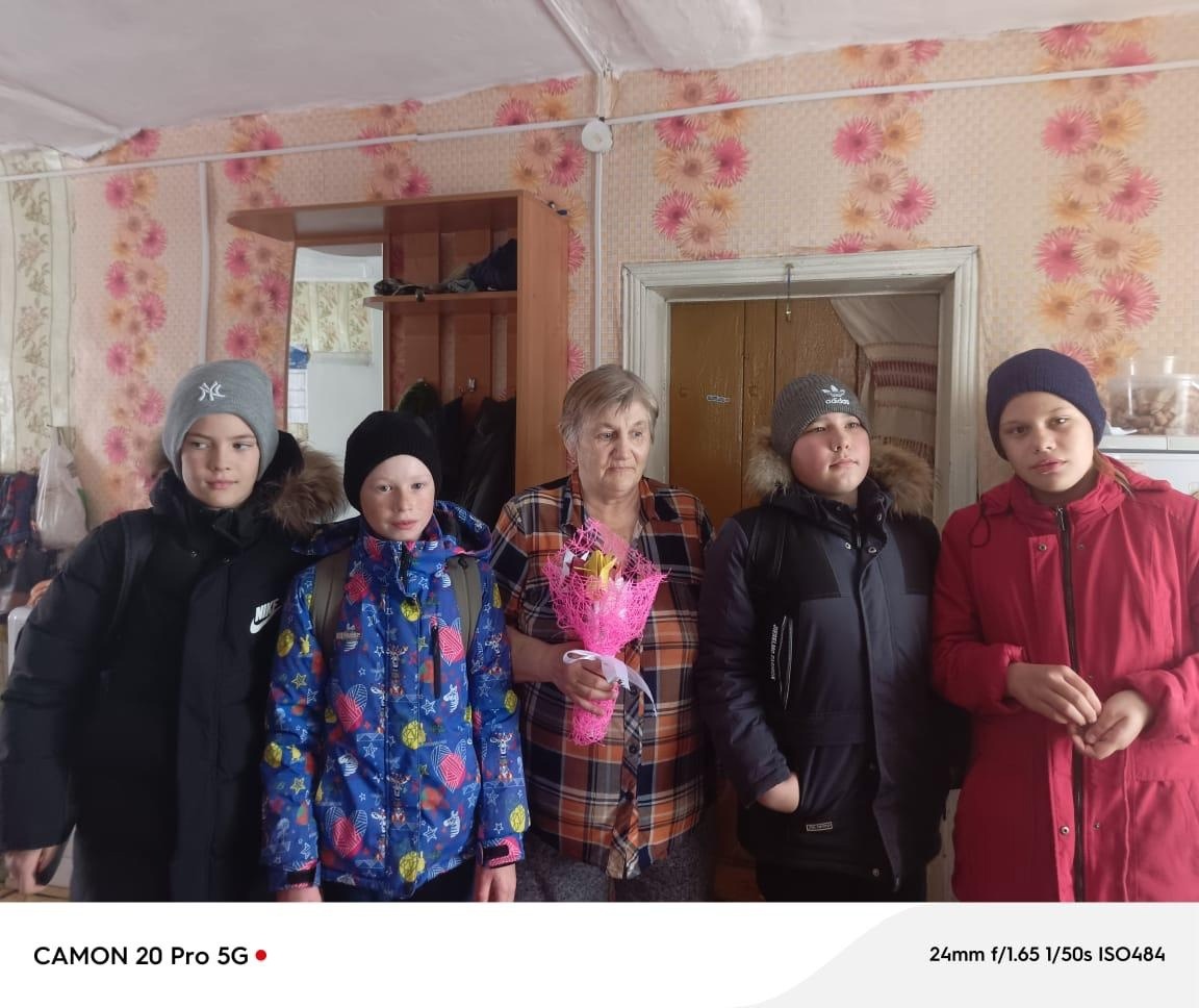 5 класс порадовали маму участника СВО в преддверии Международного женского дня..