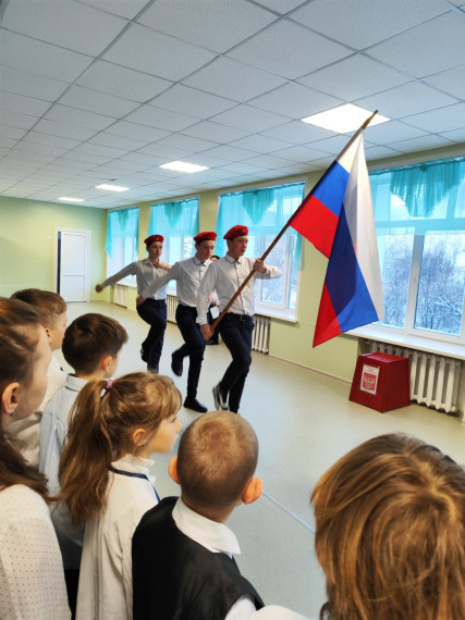 Новая учебная неделя (12.02-16.02.2024) в МБОУ "Тулатинская СОШ" началась с традиционной линейки.
