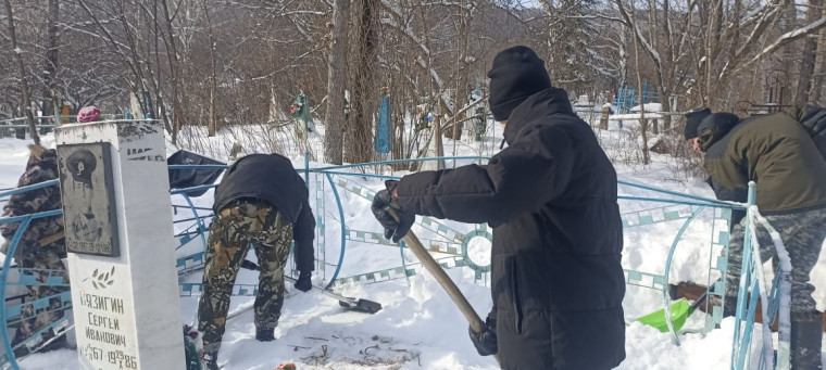 Уход за могилой участника Афганской войны Вязигина Сергея Ивановича.
