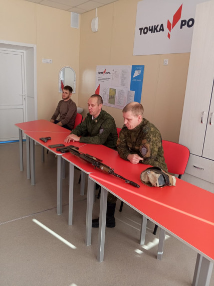 Состоялась встреча обучающихся с пограничниками.