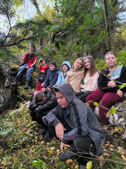 Экскурсия юных биологов до обзорной скалы!.