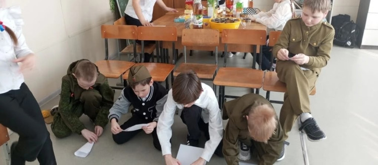 В 3 классе прошло весёлое мероприятие "А ну-ка, мальчики!".