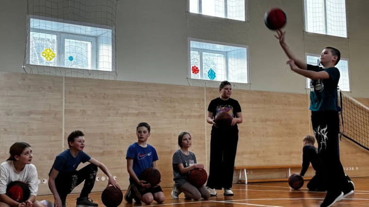 Баскетбол среди участников ДЮСШ.
