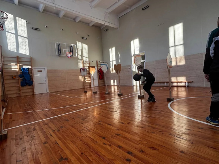 Баскетбол среди участников ДЮСШ.