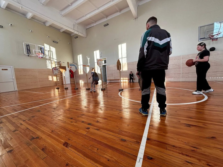 Баскетбол среди участников ДЮСШ.